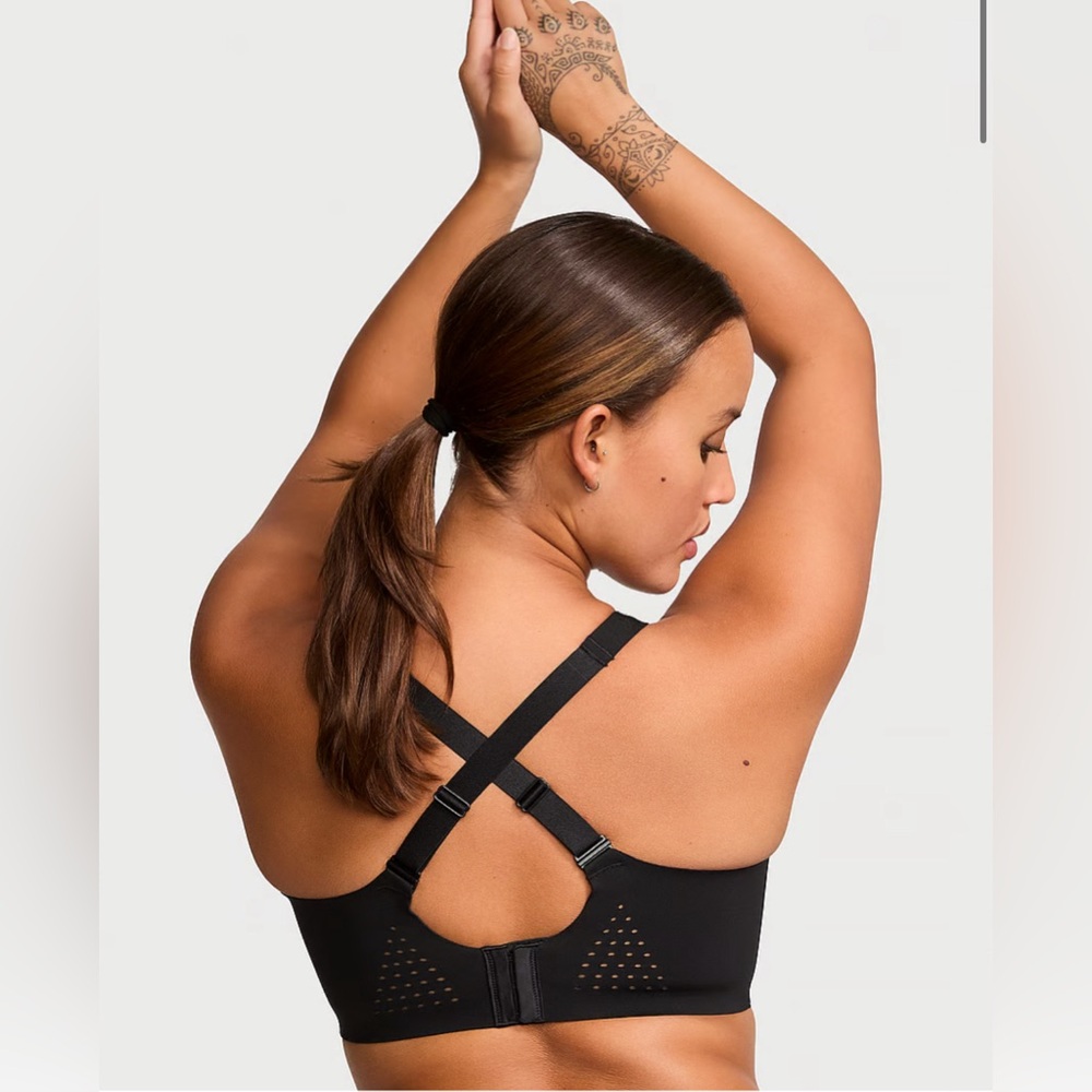 VICTORIA'S SECRET
Featherweight Max Sports Bra Black Size 38DD